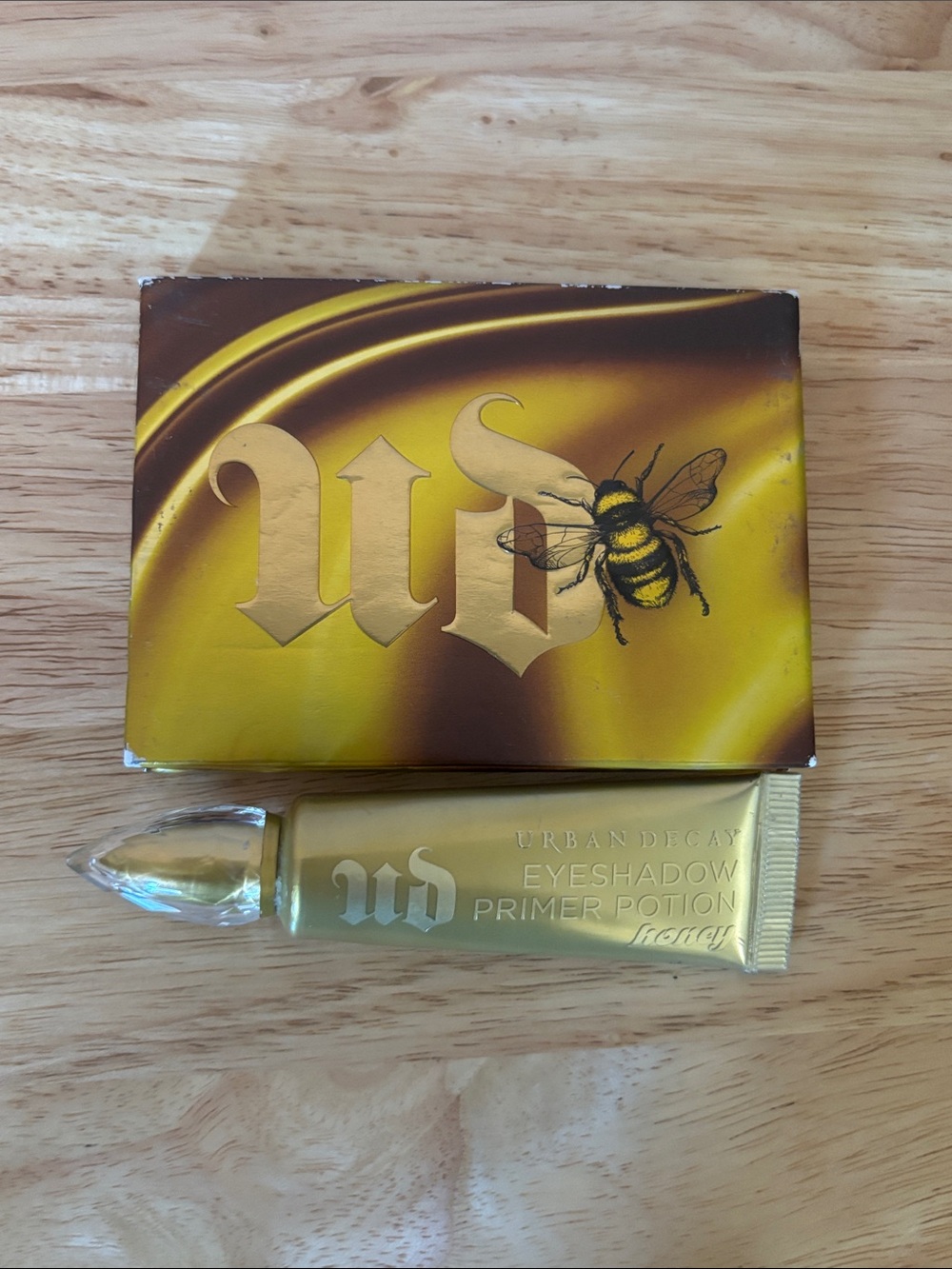 Urban Decay Honey Eyeshadow Palette and Honey Eyeshadow Primer Potion